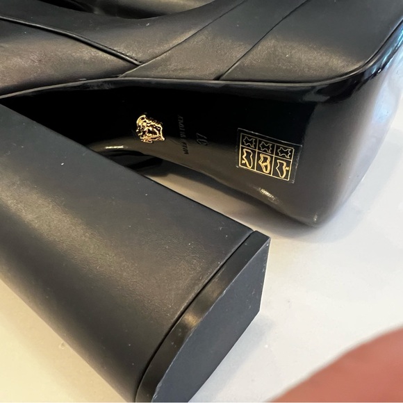 BNIB VESACE  Sleek Black Platform Boots Size 37 US 7 - Picture 7 of 12